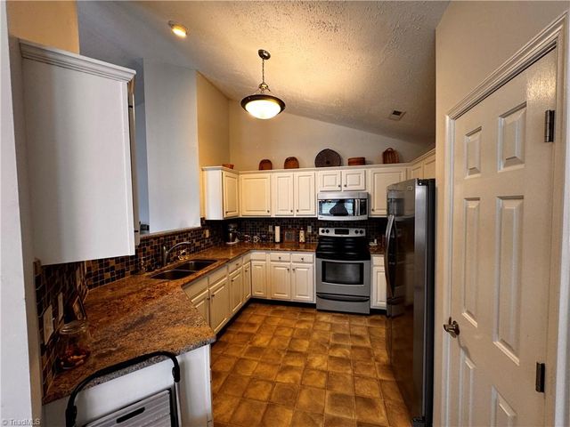 7 Crestbrook Court, Greensboro, NC 27455