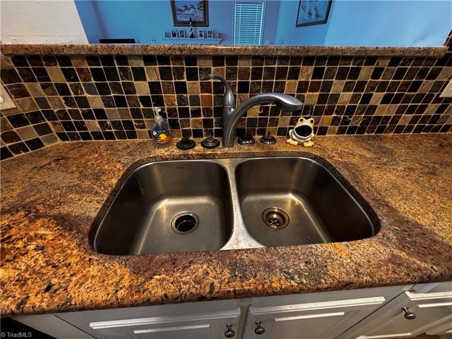 7 Crestbrook Court, Greensboro, NC 27455