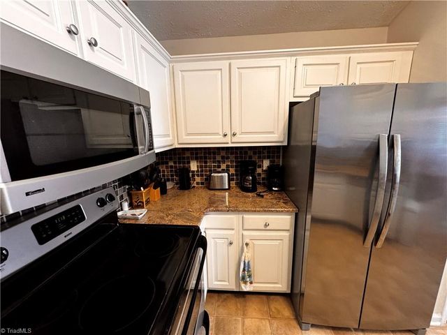 7 Crestbrook Court, Greensboro, NC 27455