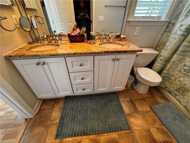 7 Crestbrook Court, Greensboro, NC 27455