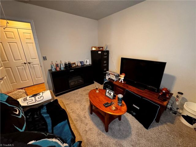 7 Crestbrook Court, Greensboro, NC 27455