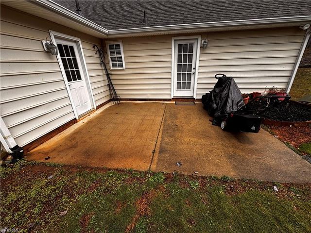 7 Crestbrook Court, Greensboro, NC 27455