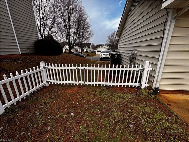 7 Crestbrook Court, Greensboro, NC 27455