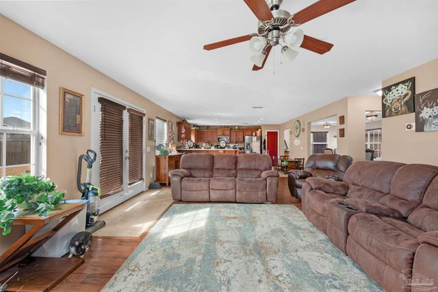 3437 Wasatch Range Loop, Bellview, FL 32526