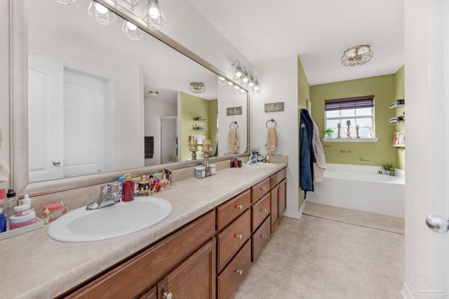 3437 Wasatch Range Loop, Bellview, FL 32526