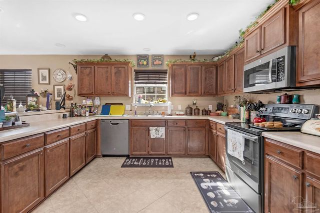 3437 Wasatch Range Loop, Bellview, FL 32526