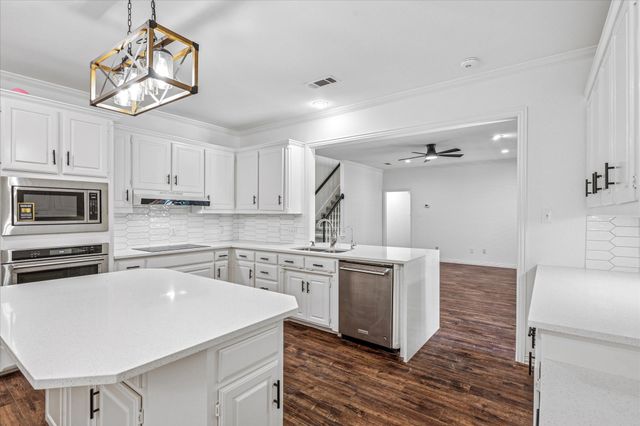 7011 Gunston Lane, Arlington, TX 76017