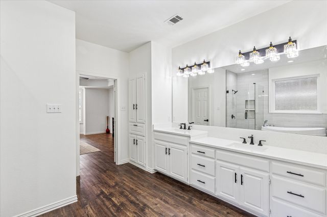 7011 Gunston Lane, Arlington, TX 76017