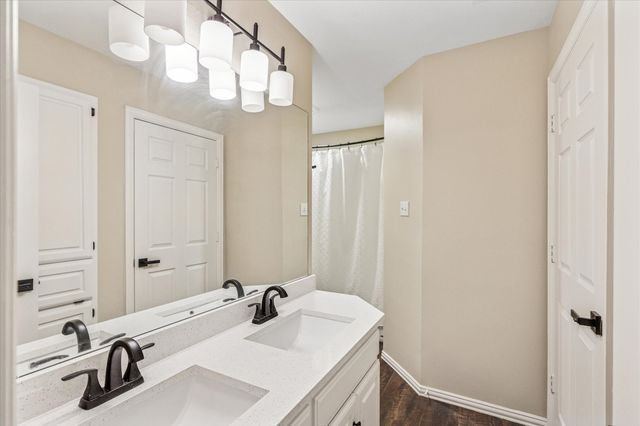 7011 Gunston Lane, Arlington, TX 76017