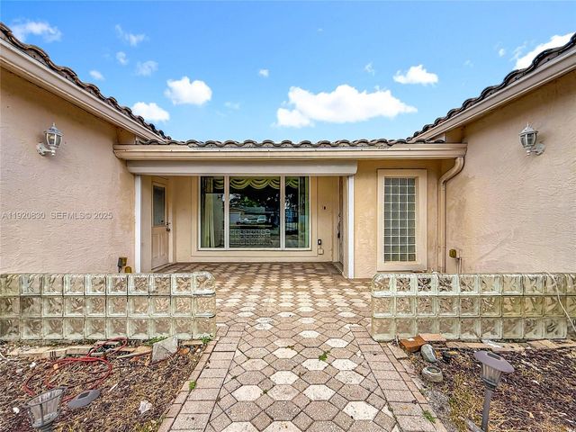 7541 Embassy Blvd, Miramar, FL 33023