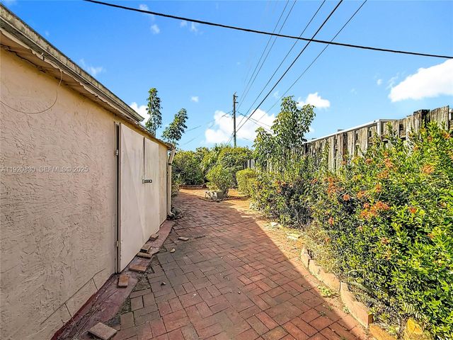 7541 Embassy Blvd, Miramar, FL 33023