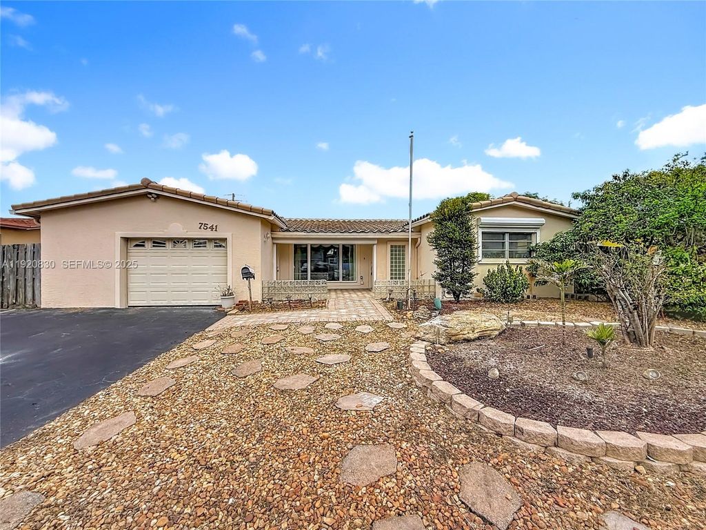 7541 Embassy Blvd, Miramar, FL 33023