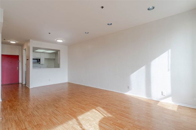 19350 Sherman Way 210, Reseda, CA 91335