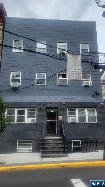552 38th Street 2, Union City, NJ 07087