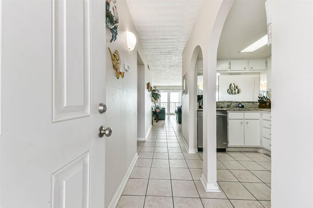 7310 Seawall Boulevard 402, Galveston, TX 77551