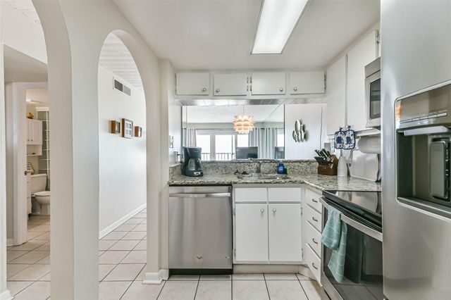 7310 Seawall Boulevard 402, Galveston, TX 77551