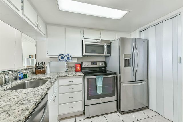 7310 Seawall Boulevard 402, Galveston, TX 77551