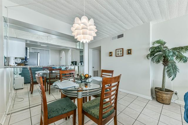 7310 Seawall Boulevard 402, Galveston, TX 77551