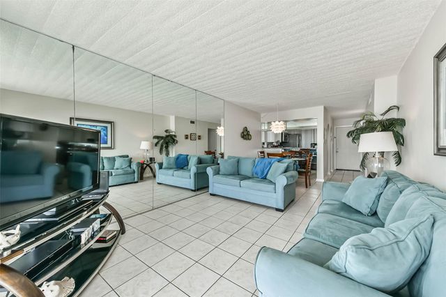 7310 Seawall Boulevard 402, Galveston, TX 77551