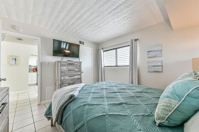 7310 Seawall Boulevard 402, Galveston, TX 77551