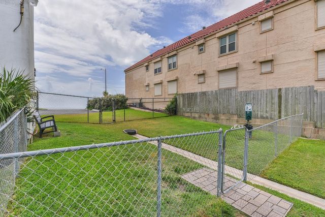 7310 Seawall Boulevard 402, Galveston, TX 77551