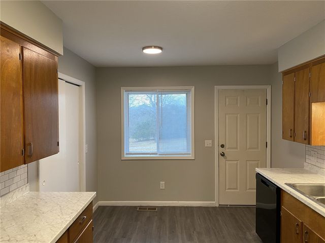 14901 Dutchmans Drive, Rogers, AR 72756