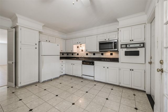 7225 Beechnut Street D, Houston, TX 77074
