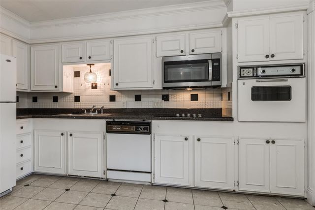 7225 Beechnut Street D, Houston, TX 77074