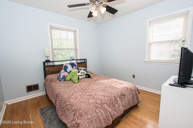 3406 Pineland Dr, Louisville, KY 40219