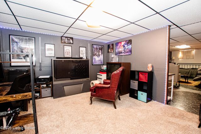 3406 Pineland Dr, Louisville, KY 40219