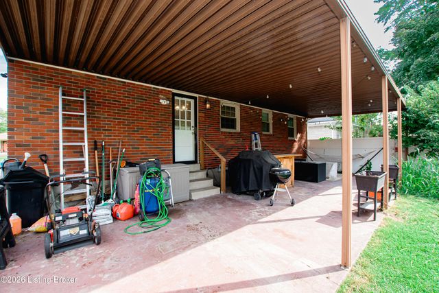 3406 Pineland Dr, Louisville, KY 40219