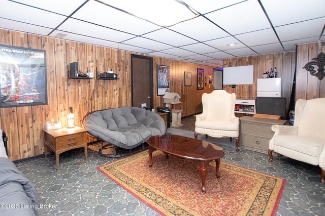 3406 Pineland Dr, Louisville, KY 40219