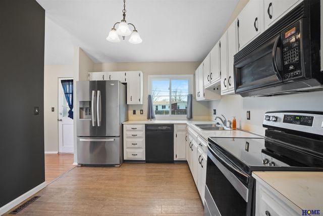 8321 Elizabeth Drive, Lincoln, NE 68505