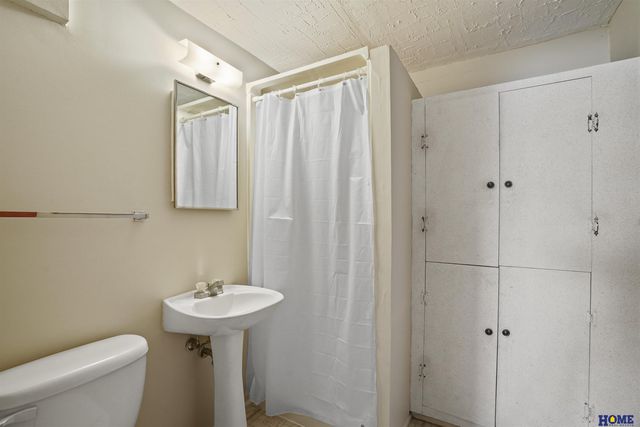 8321 Elizabeth Drive, Lincoln, NE 68505