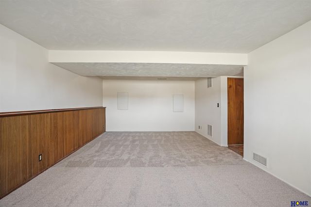 8321 Elizabeth Drive, Lincoln, NE 68505