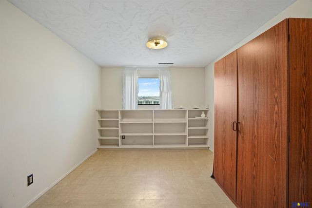 8321 Elizabeth Drive, Lincoln, NE 68505