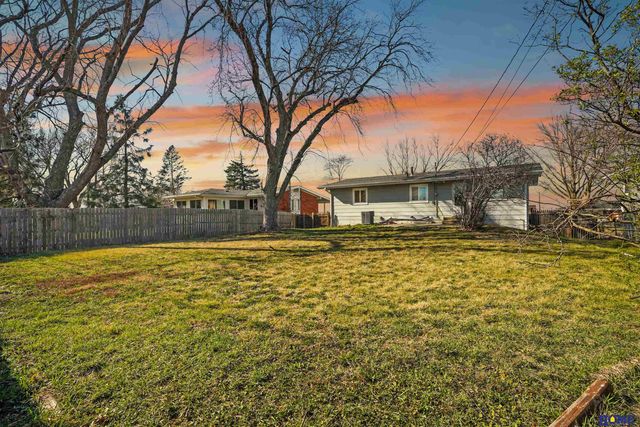 8321 Elizabeth Drive, Lincoln, NE 68505