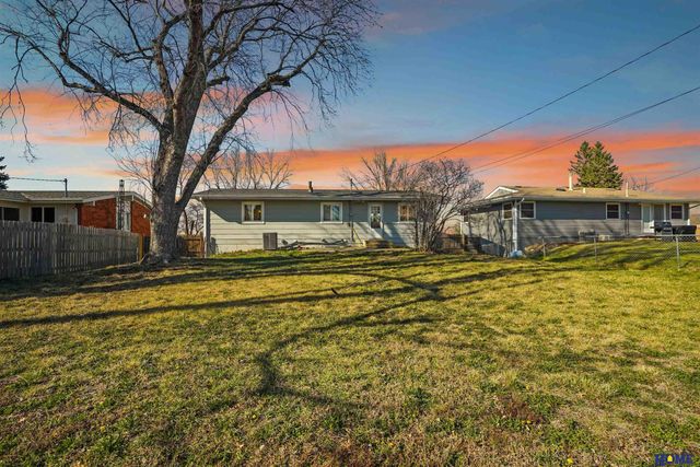 8321 Elizabeth Drive, Lincoln, NE 68505