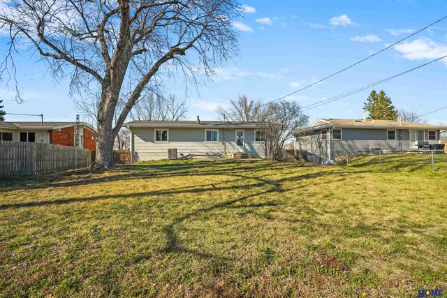 8321 Elizabeth Drive, Lincoln, NE 68505