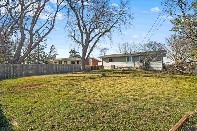 8321 Elizabeth Drive, Lincoln, NE 68505