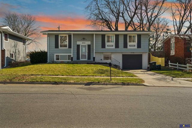 8321 Elizabeth Drive, Lincoln, NE 68505