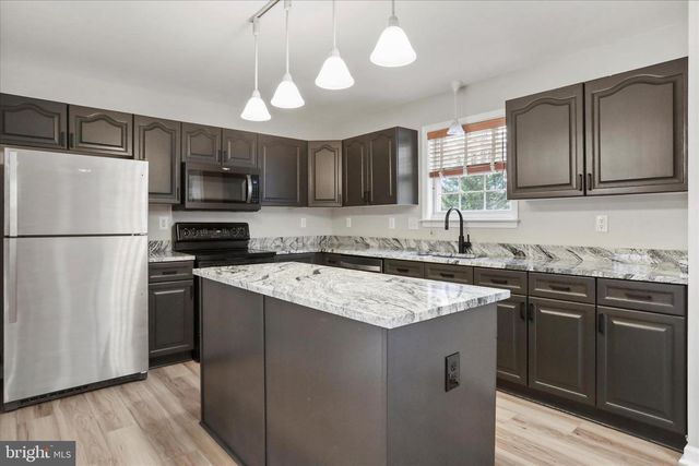 1043 TALISMAN DR, Martinsburg, WV 25403