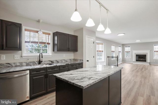 1043 TALISMAN DR, Martinsburg, WV 25403