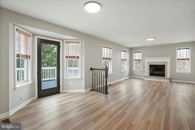 1043 TALISMAN DR, Martinsburg, WV 25403