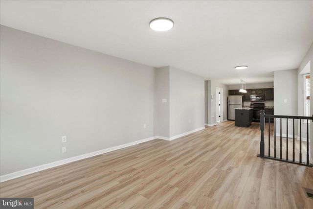 1043 TALISMAN DR, Martinsburg, WV 25403