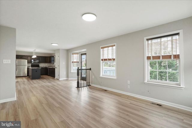 1043 TALISMAN DR, Martinsburg, WV 25403