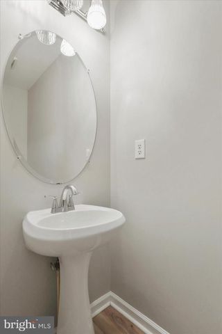 1043 TALISMAN DR, Martinsburg, WV 25403