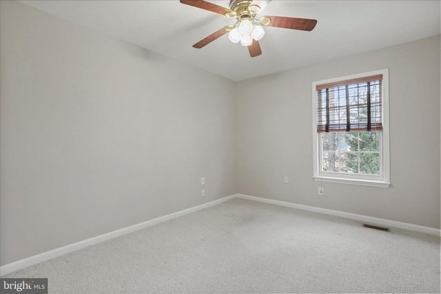 1043 TALISMAN DR, Martinsburg, WV 25403