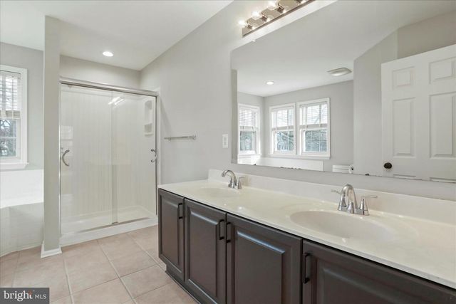 1043 TALISMAN DR, Martinsburg, WV 25403