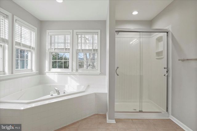 1043 TALISMAN DR, Martinsburg, WV 25403